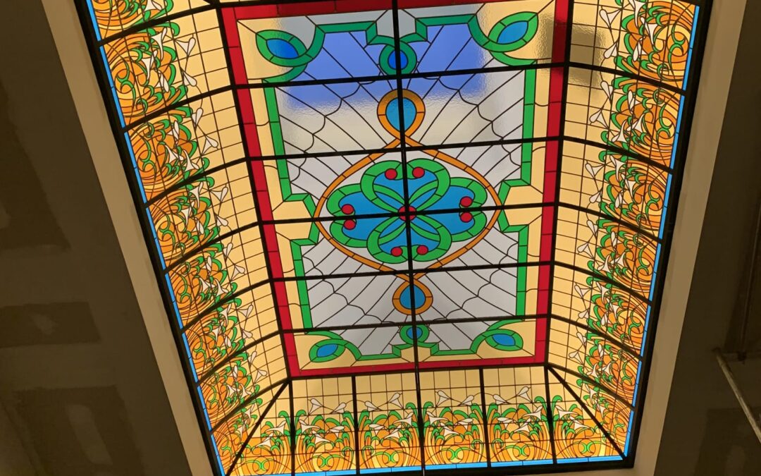 Schitterende glas-in-lood koepel eert de stijl van Kasteel Alstergoed